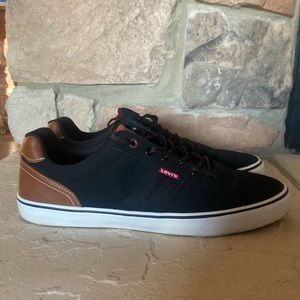 Levi’s Casual Skateboard Sneakers